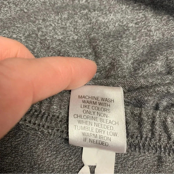 SO gray Capri leggings size XL.  Cute cutouts at the bottom of each leg - Picture 3 of 8